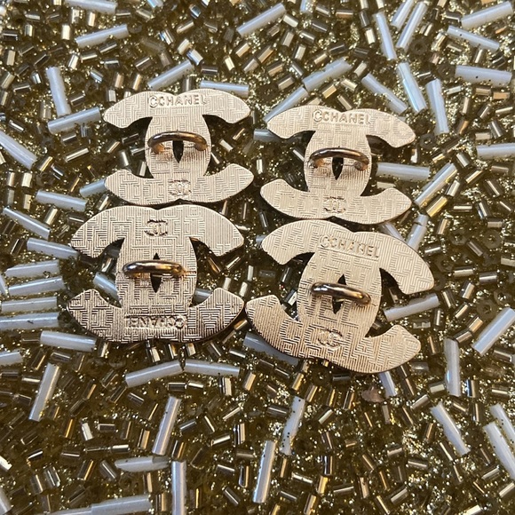4 piece Chanel button set Cc Logo Imprint - Picture 4 of 4